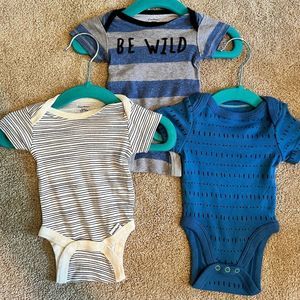 Newborn Onesies (Never Worn)